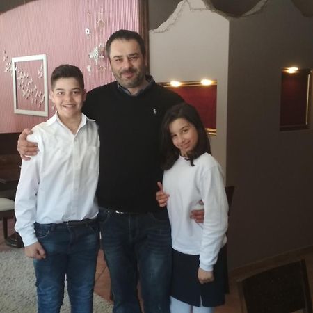 Xenonas Sta Tzakia Hotel Karpenisi ภายนอก รูปภาพ
