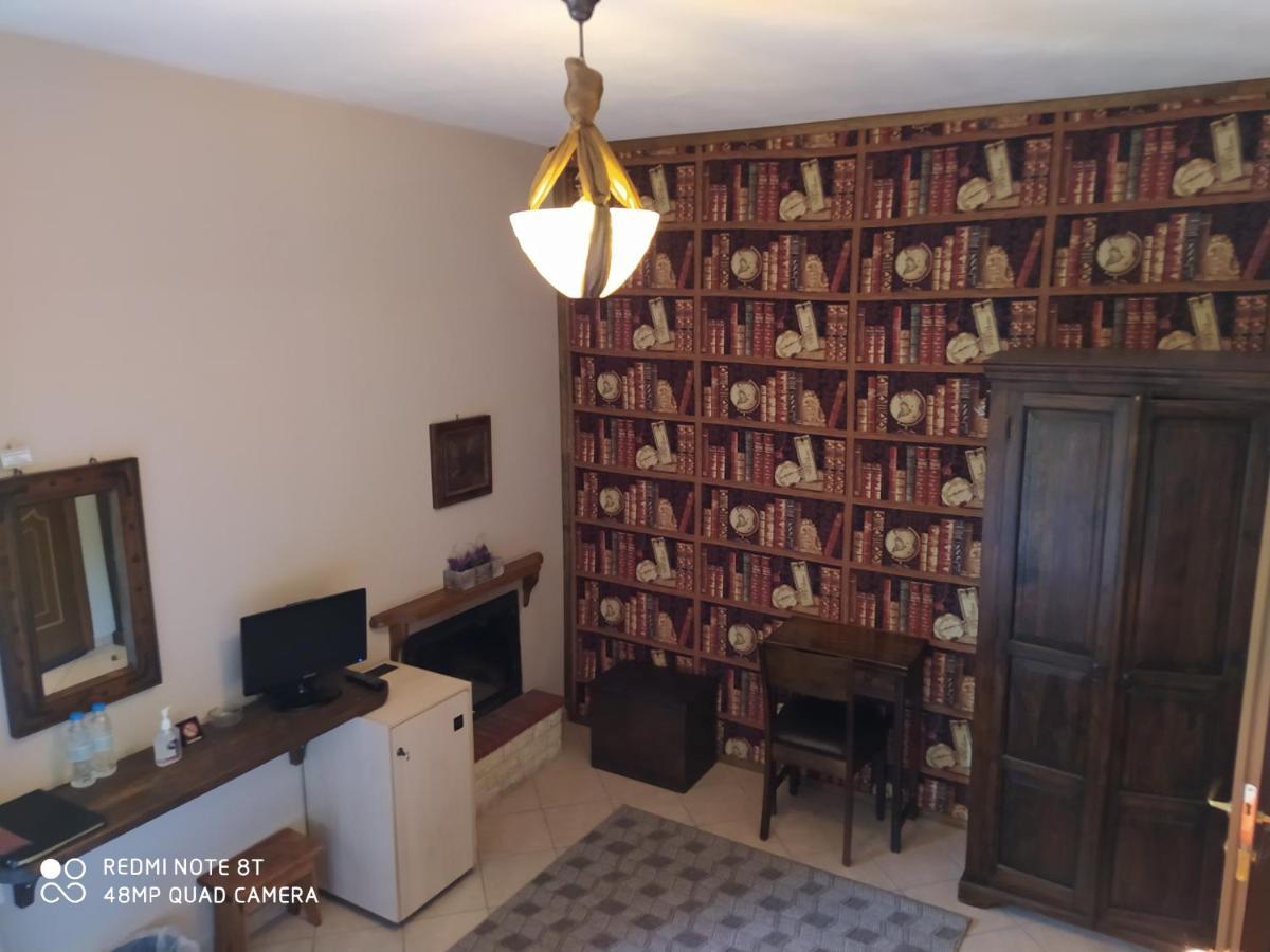 Xenonas Sta Tzakia Hotel Karpenisi ภายนอก รูปภาพ