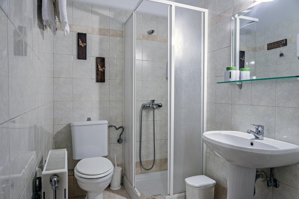 Xenonas Sta Tzakia Hotel Karpenisi ห้อง รูปภาพ