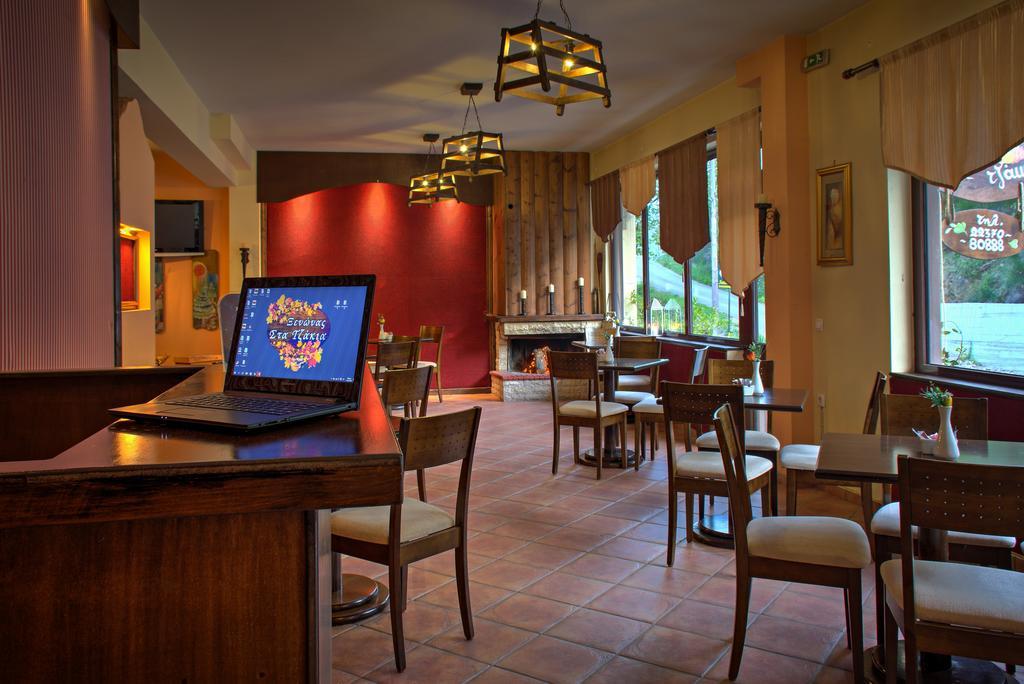 Xenonas Sta Tzakia Hotel Karpenisi ภายนอก รูปภาพ
