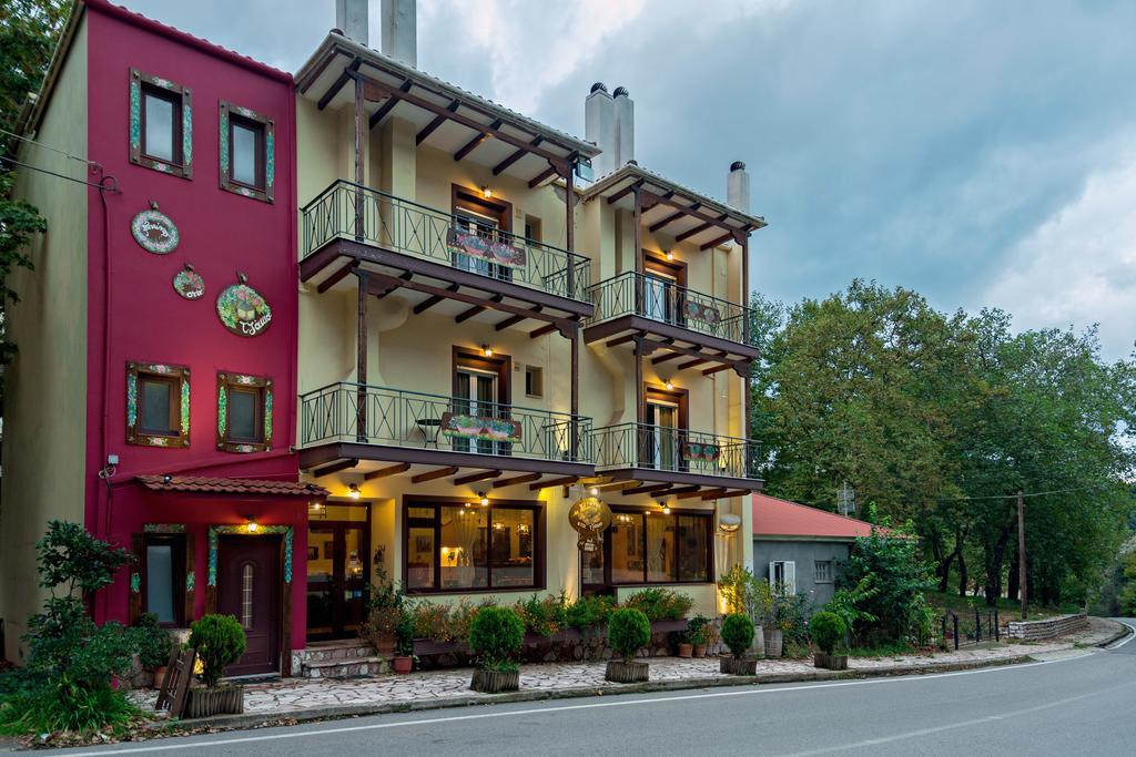 Xenonas Sta Tzakia Hotel Karpenisi ภายนอก รูปภาพ