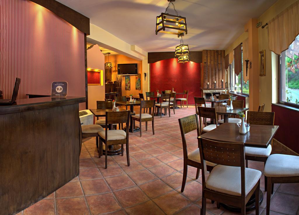 Xenonas Sta Tzakia Hotel Karpenisi ภายนอก รูปภาพ