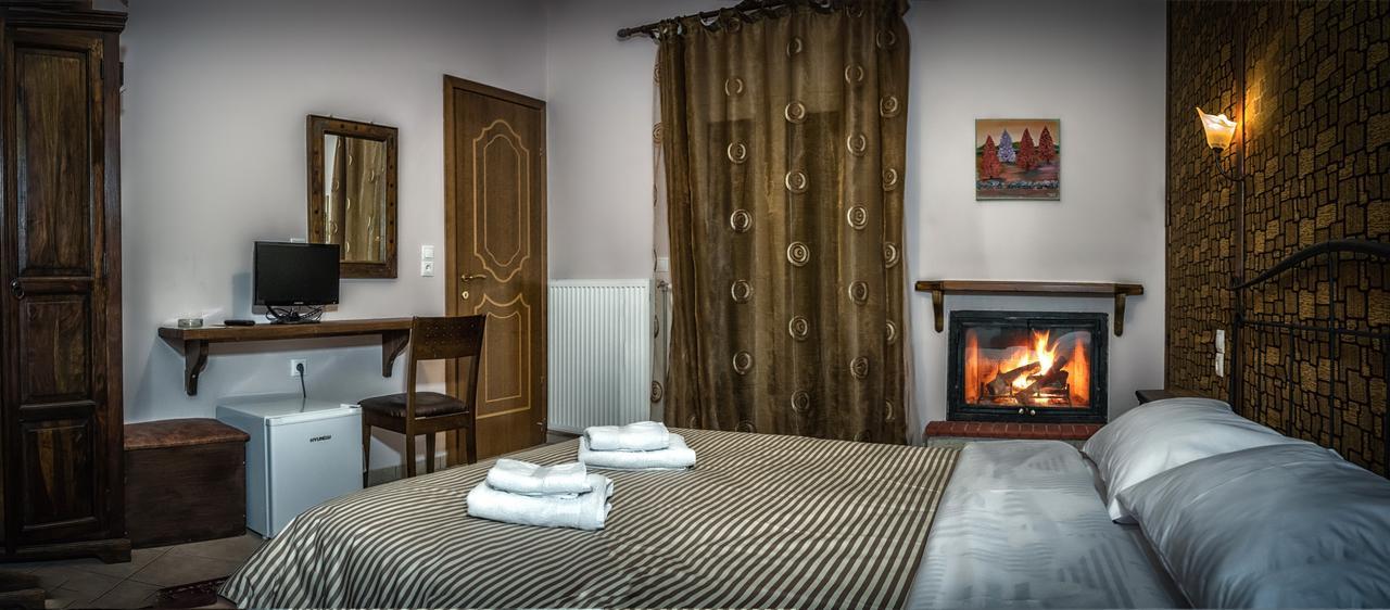 Xenonas Sta Tzakia Hotel Karpenisi ภายนอก รูปภาพ