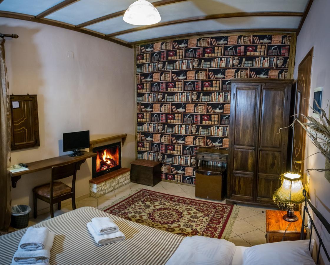 Xenonas Sta Tzakia Hotel Karpenisi ภายนอก รูปภาพ